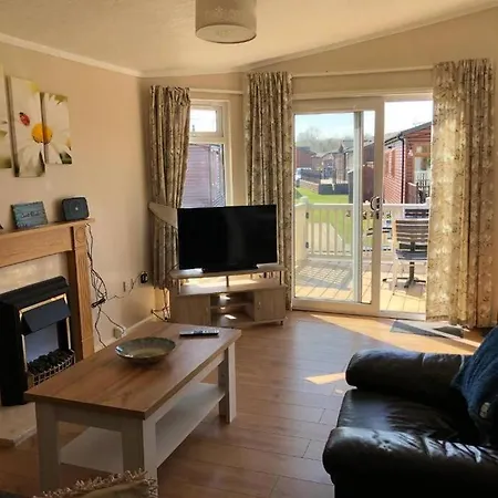 Daisy With Hot Tub *