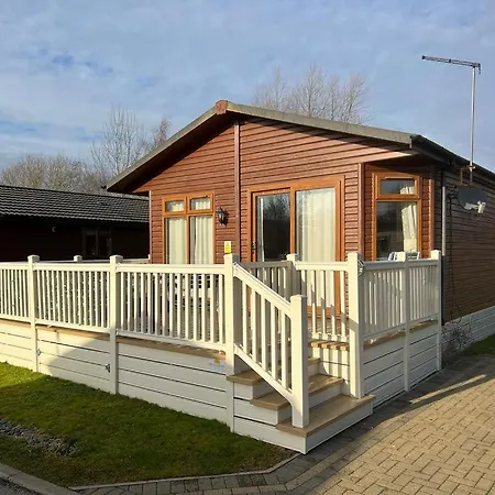 Daisy With Hot Tub *